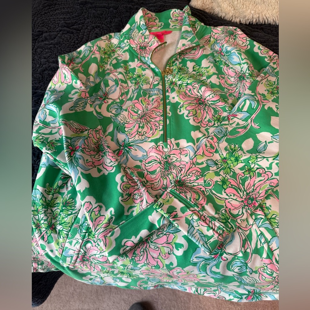 Lilly Pulitzer 1/4 Zip pullover. Size XL.